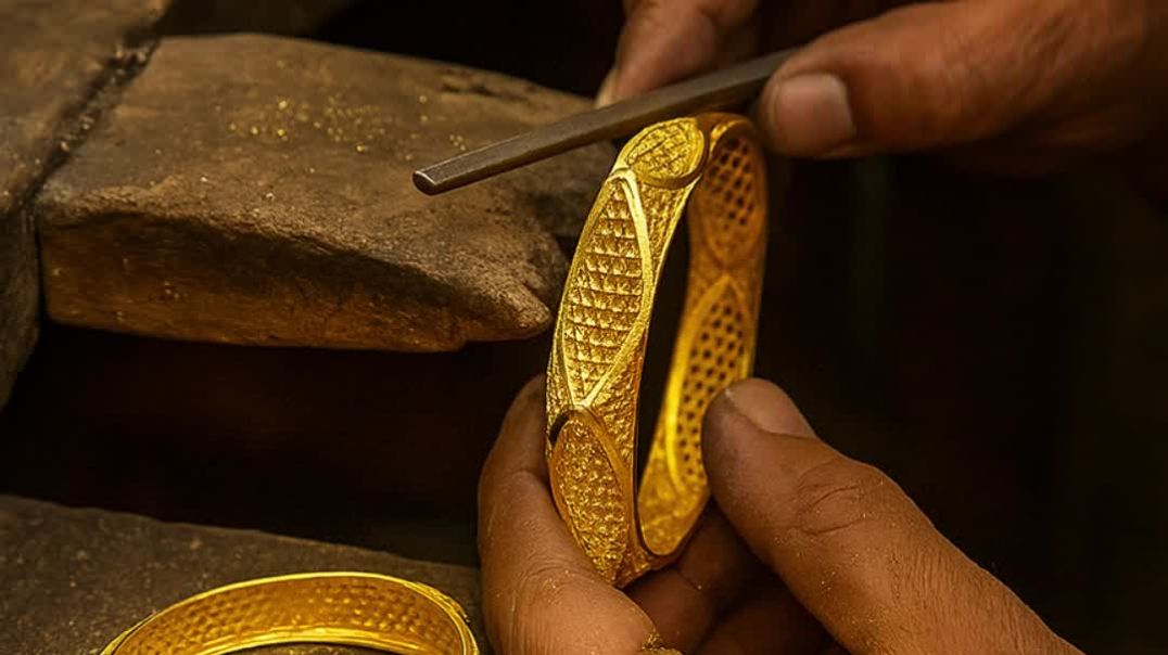 Intricate. Authentic. Unforgettable. Our 22ct gold bangles are a blend of heritage and craftsmanship