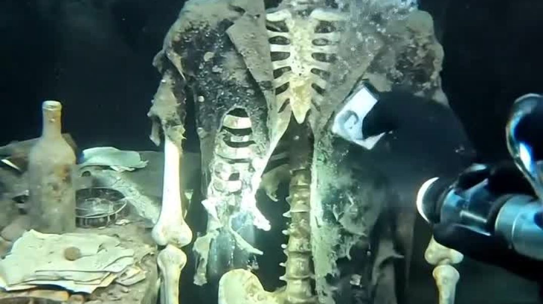 Checking a Skeleton’s Pocket in a Shipwreck… What We Found 😳